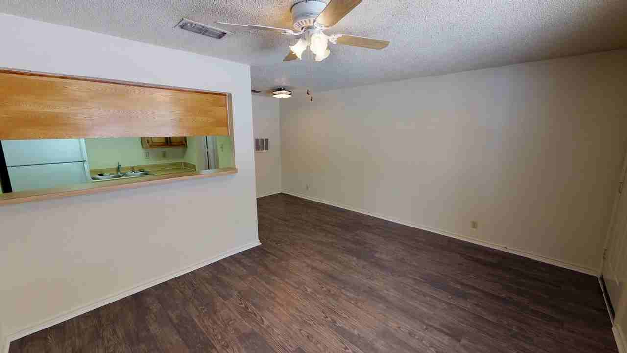 Sleepy Hollow Apartments - Photo 5 of 9