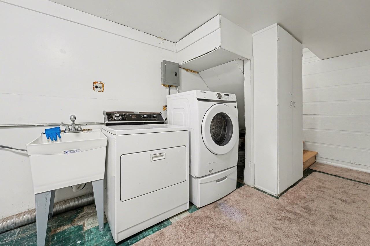 424 S Locust St #1 - Photo 6 of 10