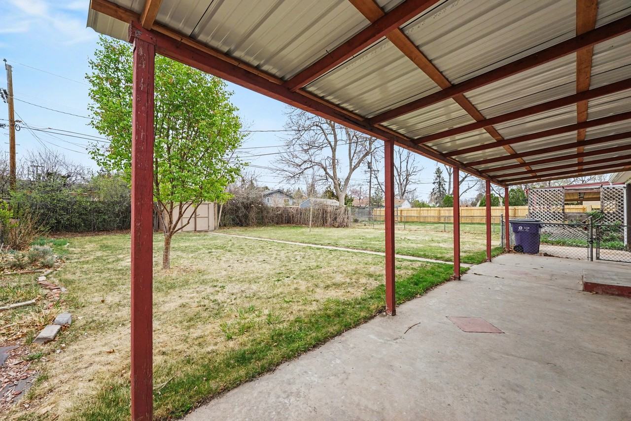 424 S Locust St #1 - Photo 7 of 10