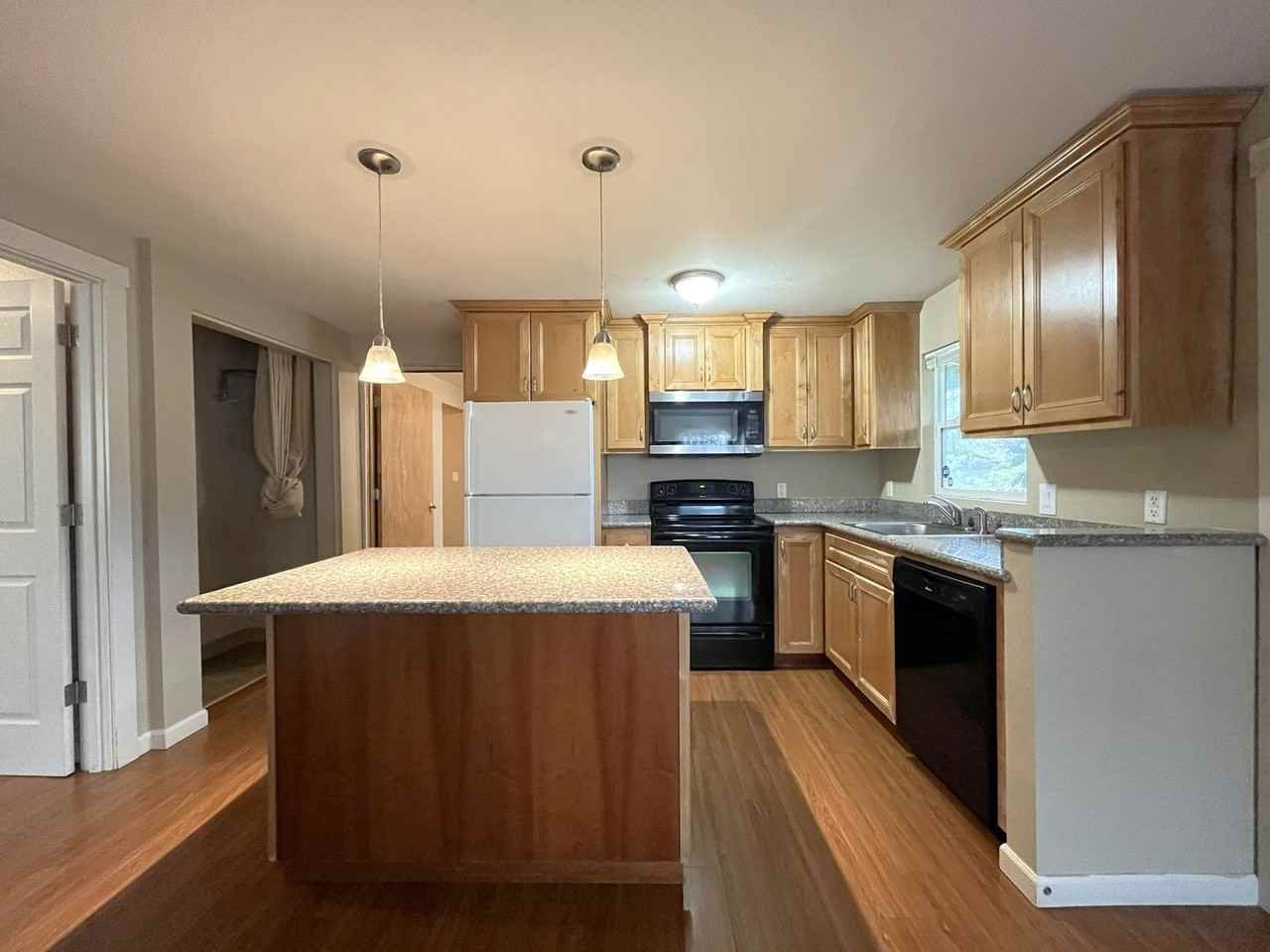 10434 Ne Wygant St - Photo 5 of 35