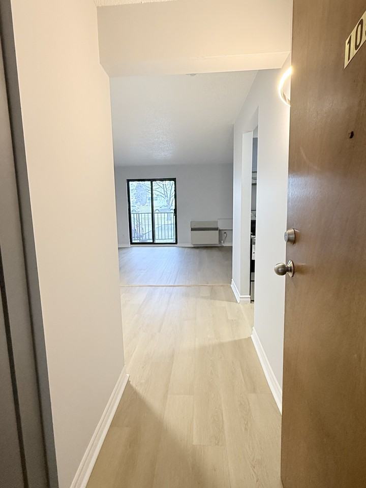 2940 Elsmere Ave #105 - Photo 2 of 14