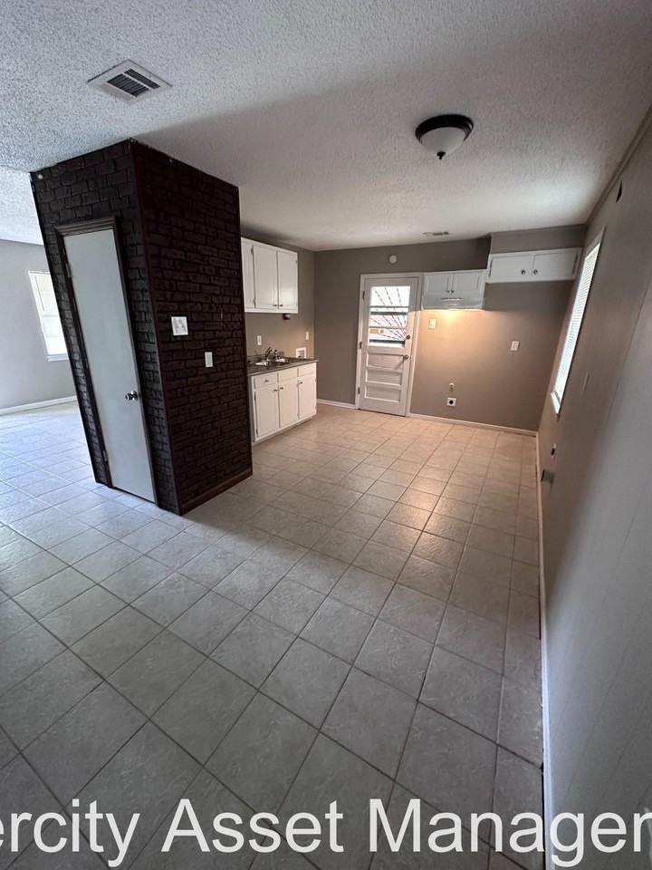 4180 Kerwin Dr #1 - Photo 3 of 10
