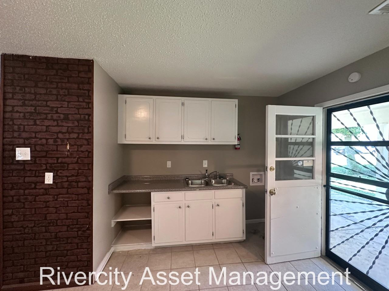 4180 Kerwin Dr #1 - Photo 4 of 10