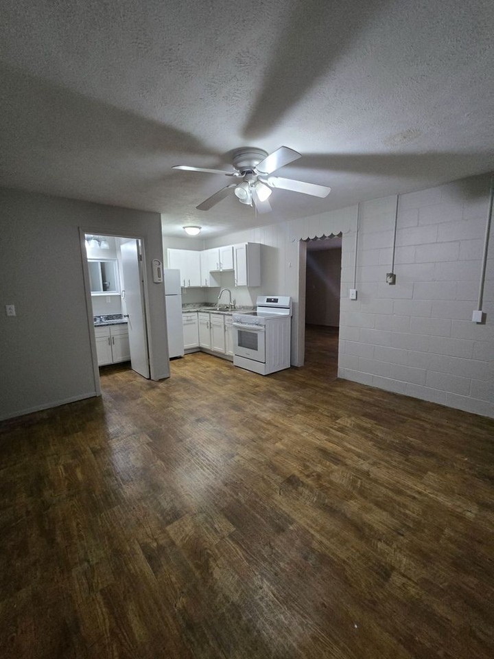 Cedars Apartments - Photo 4 of 27