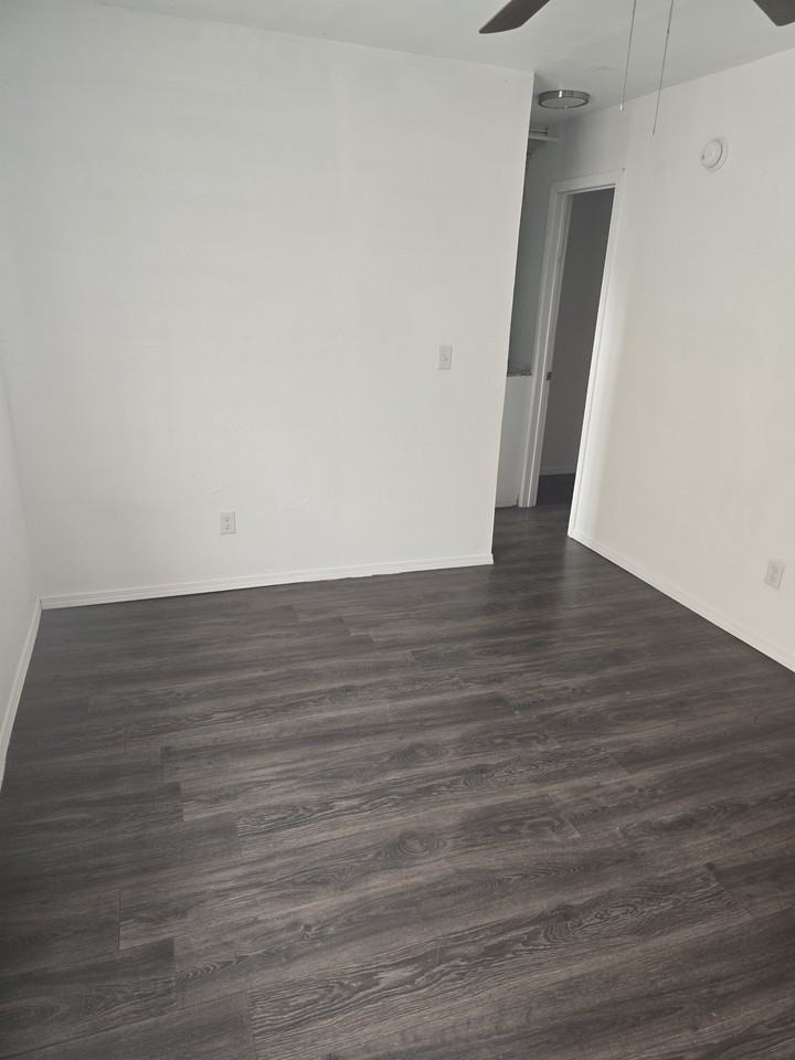 1209 N 10th St #4 - Photo 2 of 5