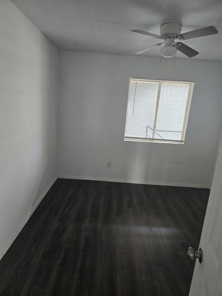 1209 N 10th St #4 - Photo 4 of 5