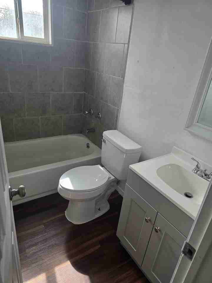 1209 N 10th St #4 - Photo 5 of 5