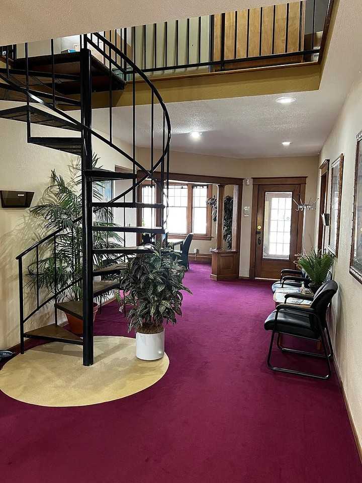 222 Monroe St - Photo 4 of 12