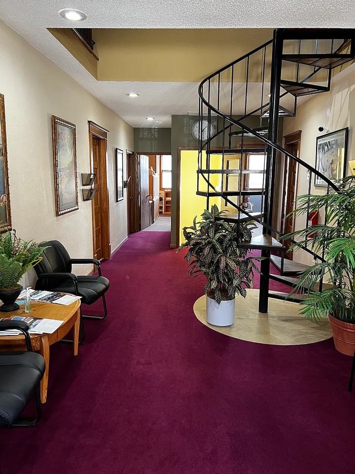 222 Monroe St - Photo 5 of 12