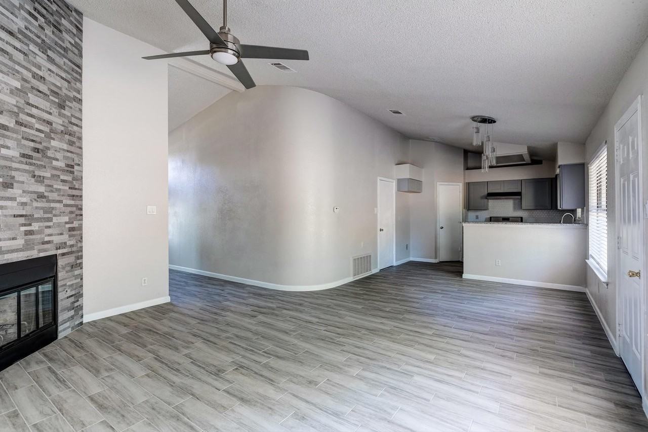 3401 Larkspur Way - Photo 2 of 9