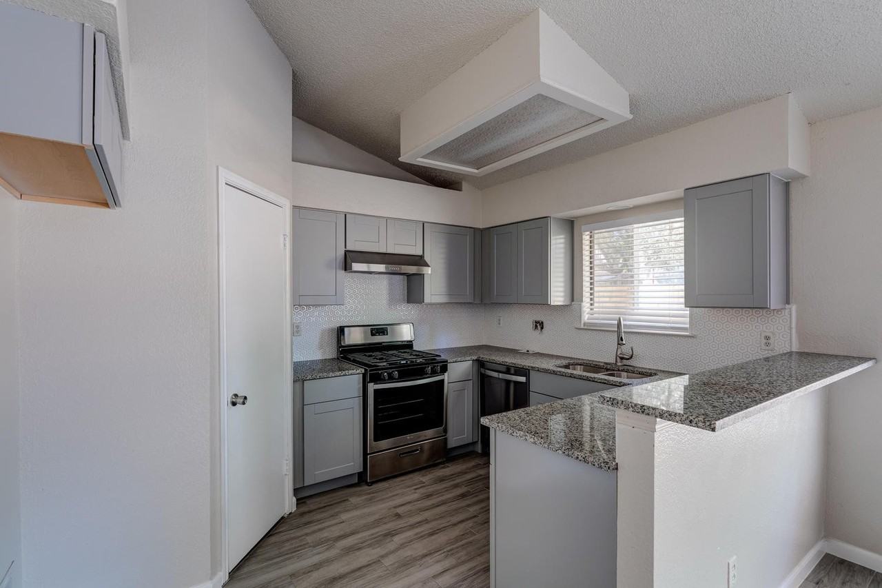 3401 Larkspur Way - Photo 4 of 9