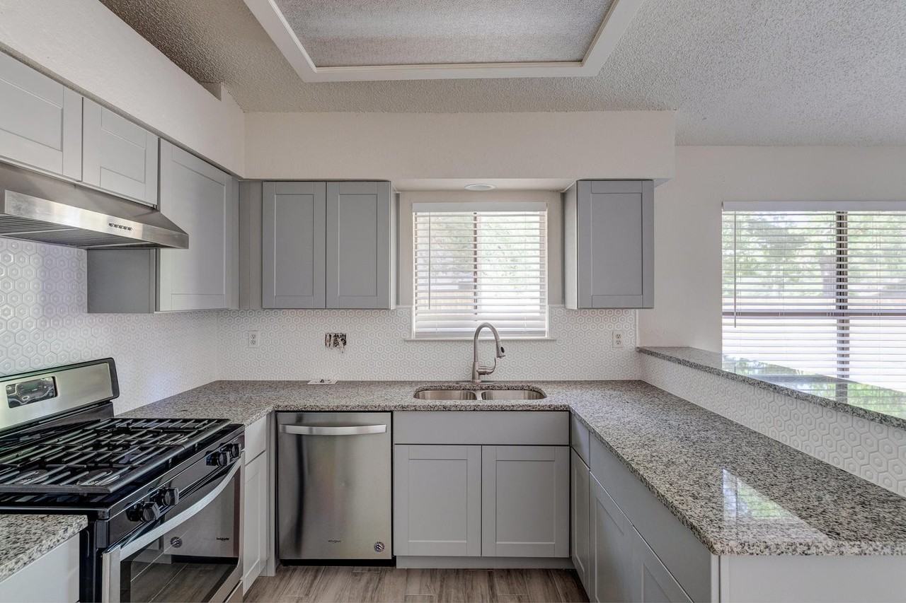 3401 Larkspur Way - Photo 5 of 9