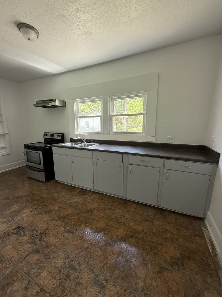 1401 9th Ave #1 - Photo 2 of 8