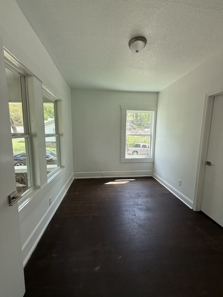 1401 9th Ave #1 - Photo 3 of 8