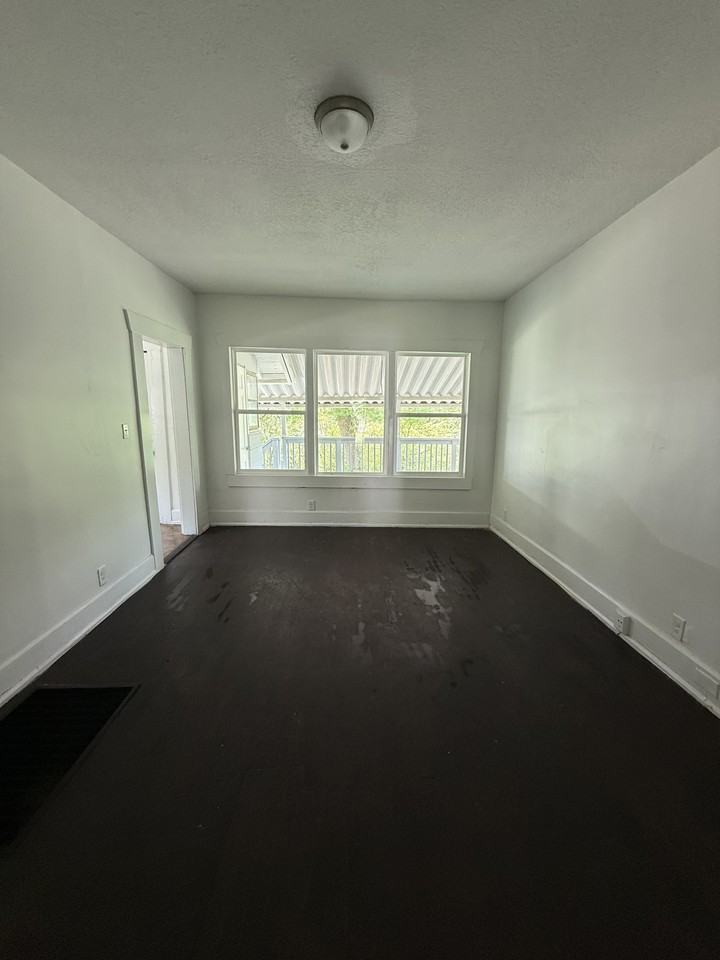 1401 9th Ave #1 - Photo 6 of 8