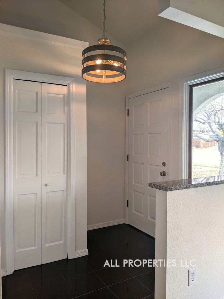 2321 Perry St #1 - Photo 7 of 38