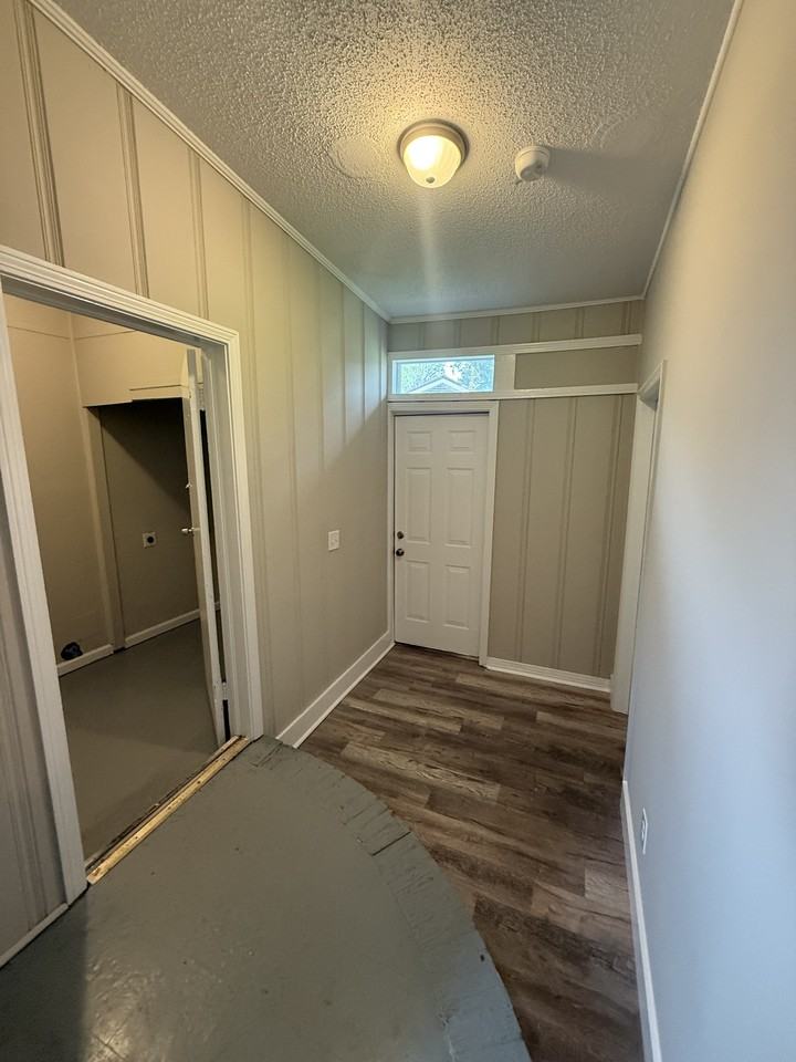 913 Daniel Cir #1 - Photo 4 of 10