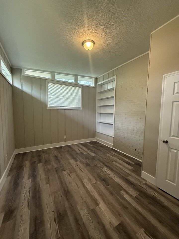 913 Daniel Cir #1 - Photo 5 of 10