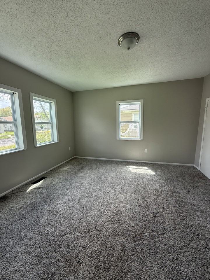 3100 Avenue J #1 - Photo 4 of 8