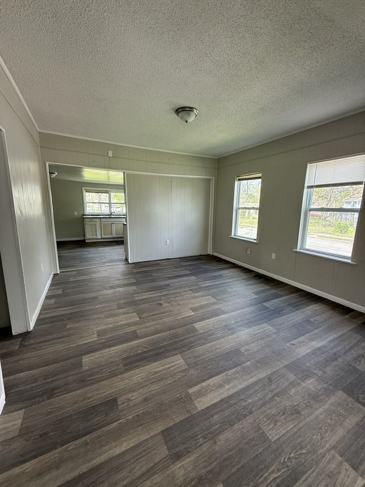 3100 Avenue J #1 - Photo 5 of 8