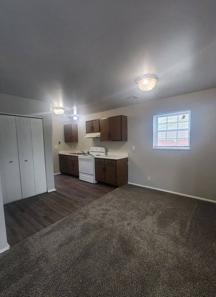 4701 Lakeside Dr - Photo 2 of 6