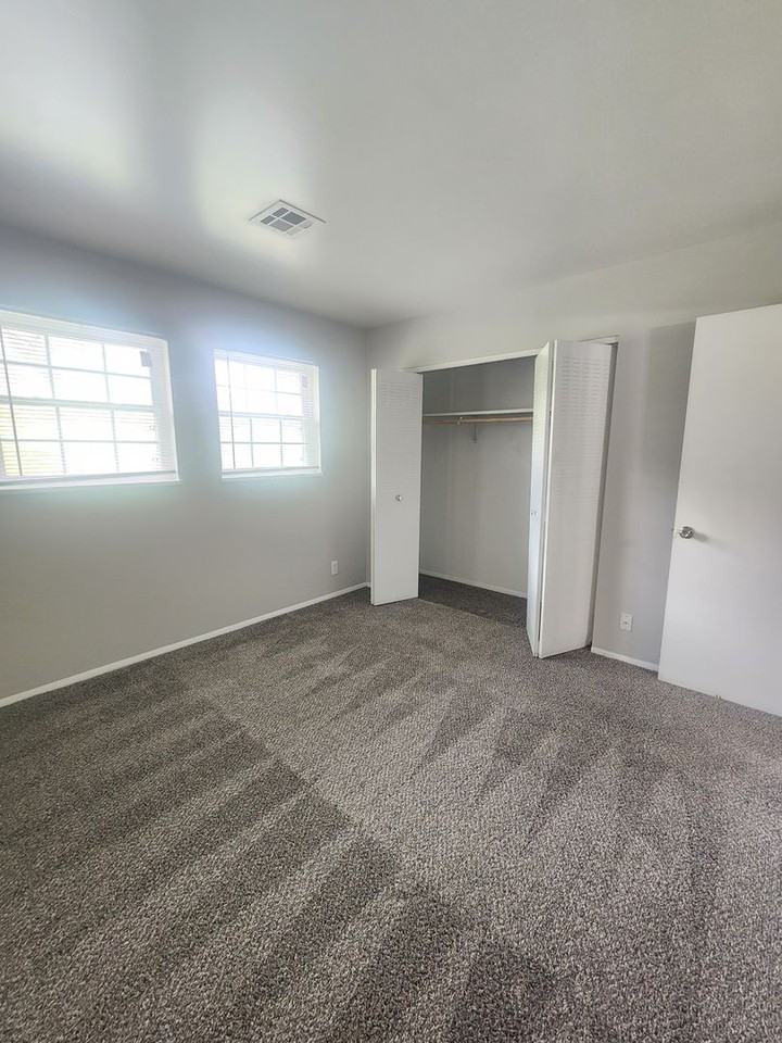 4701 Lakeside Dr - Photo 3 of 6