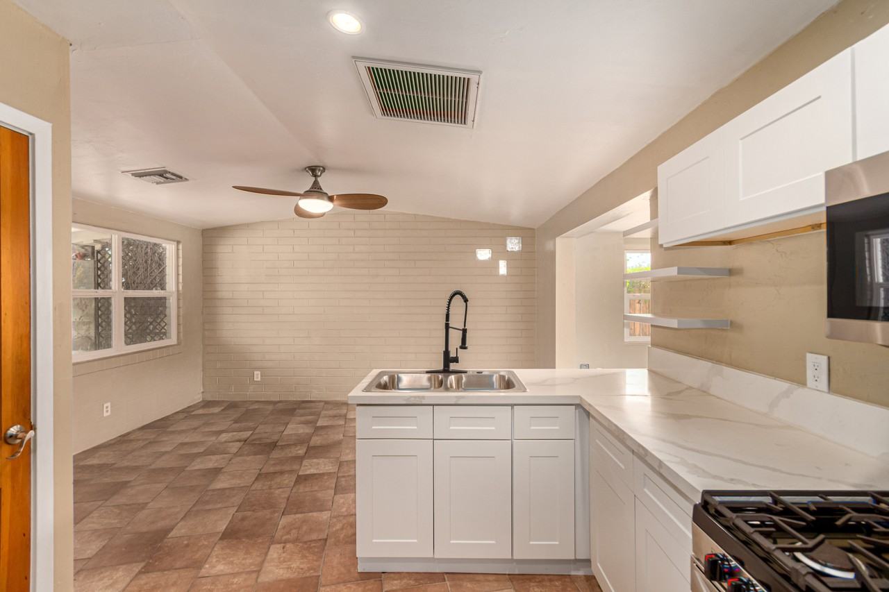 350 E Kelso St #1 - Photo 3 of 21