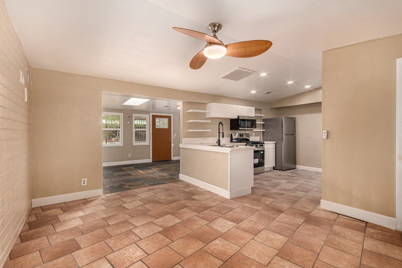 350 E Kelso St #1 - Photo 7 of 21