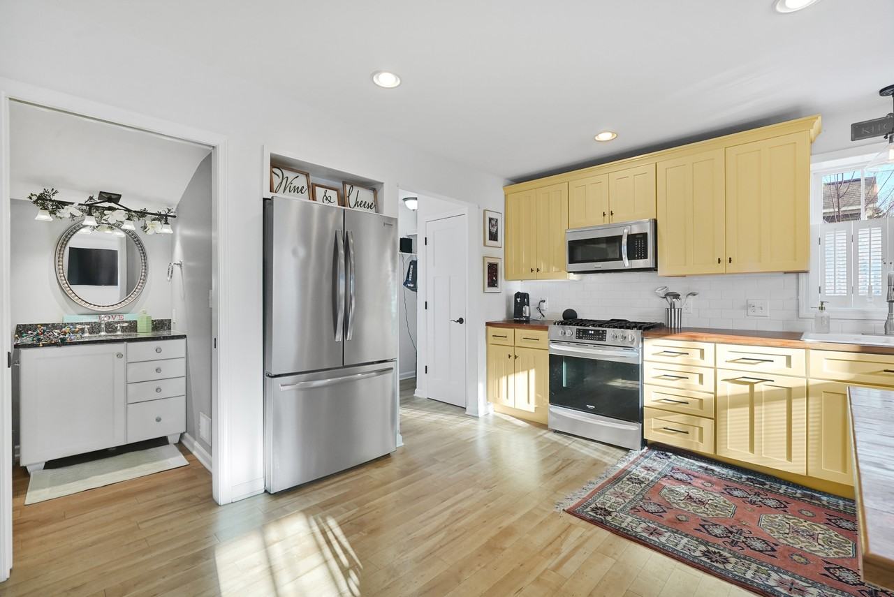 814 Locust St #1 - Photo 7 of 41