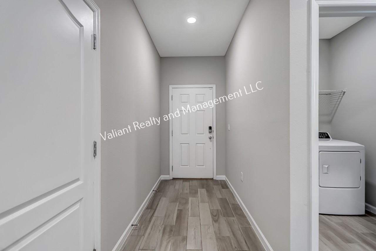 10167 Pavnes Creek Dr #1 - Photo 6 of 32