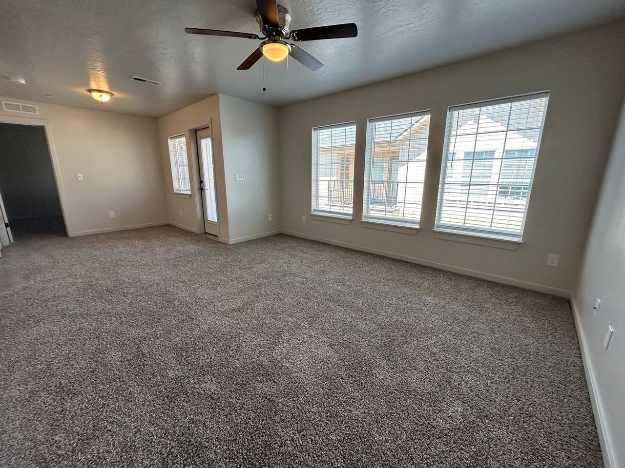 4815 Continental Ln - Photo 4 of 15