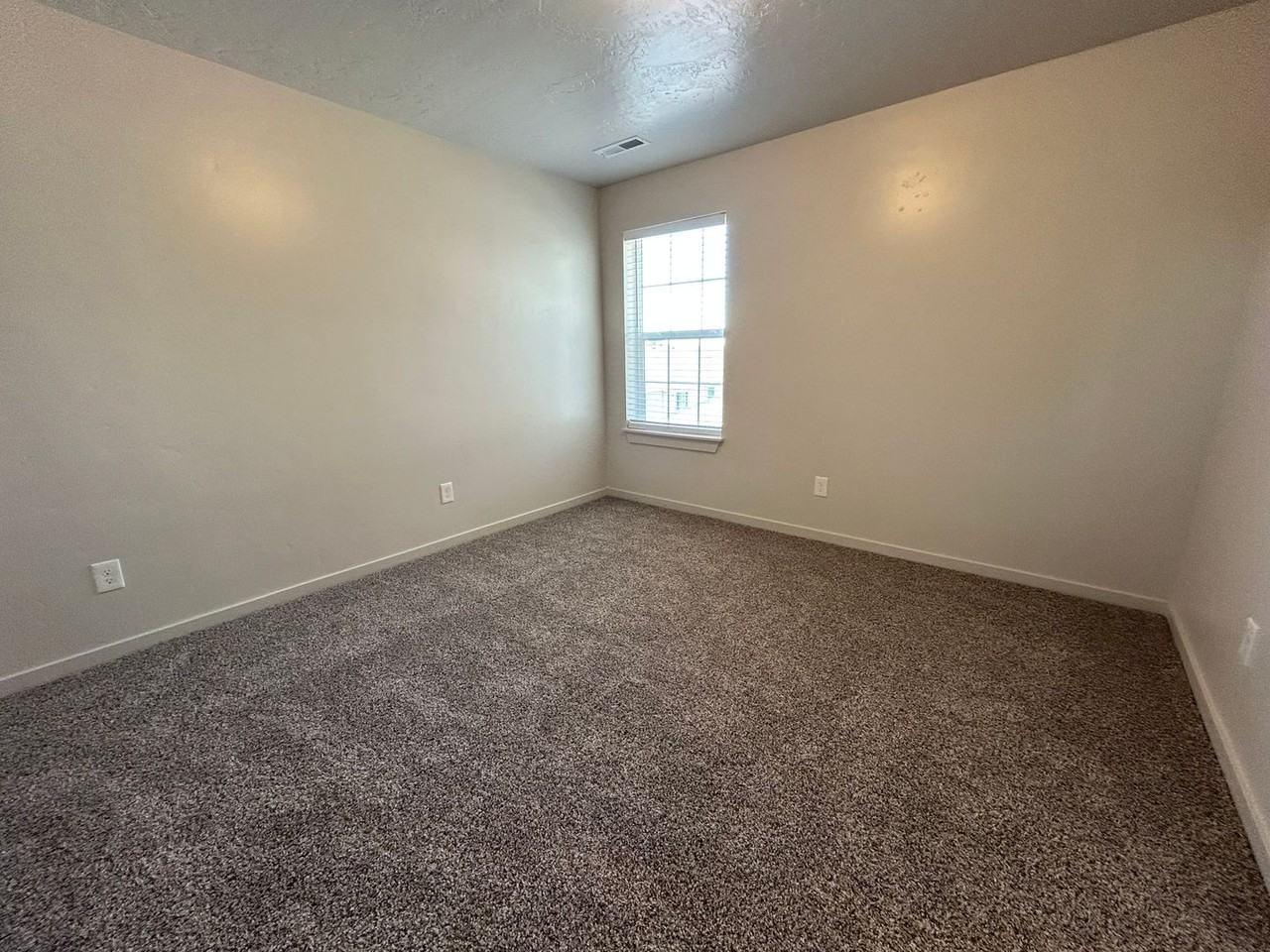 4815 Continental Ln - Photo 6 of 15