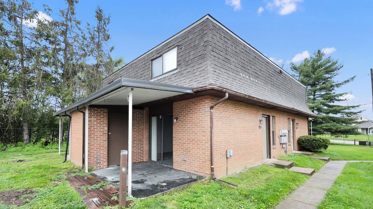 2483 Courtright Rd - Photo 5 of 24