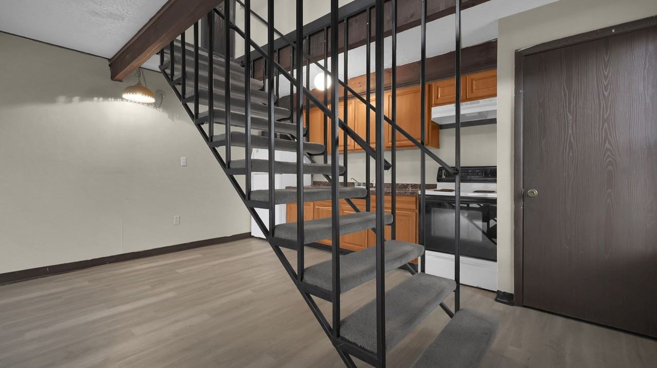 2483 Courtright Rd - Photo 6 of 24