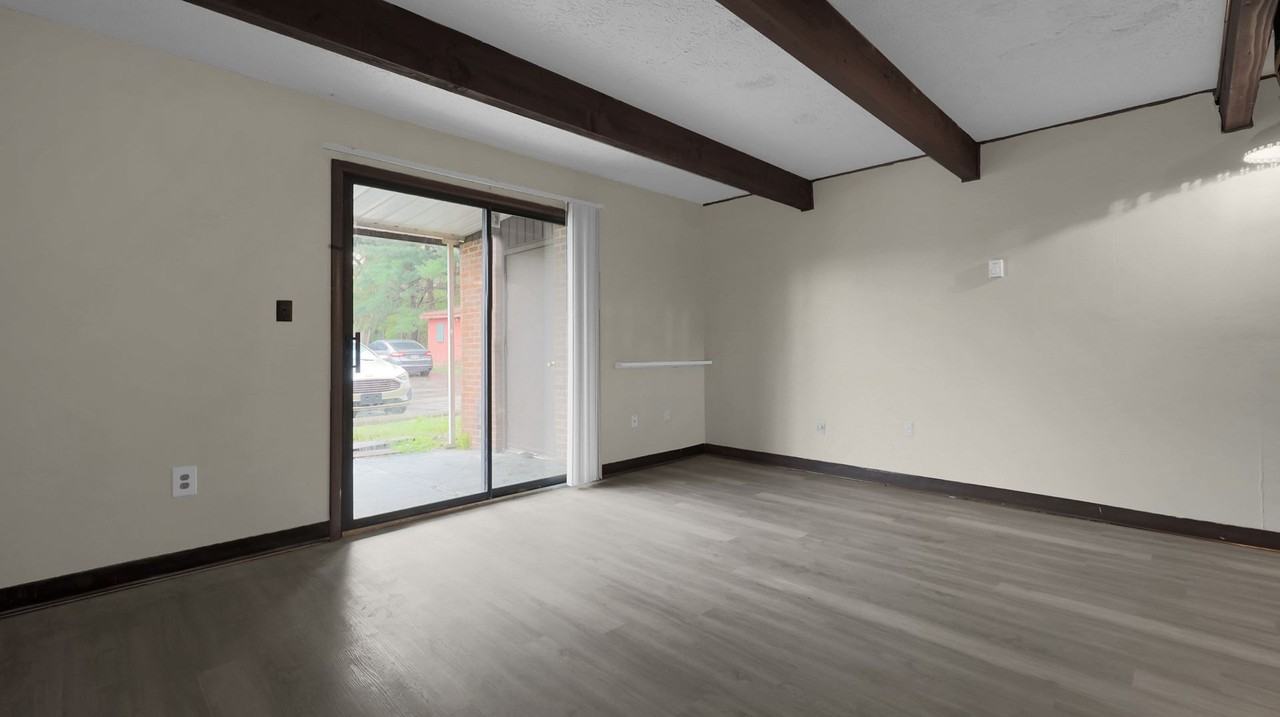 2483 Courtright Rd - Photo 7 of 24