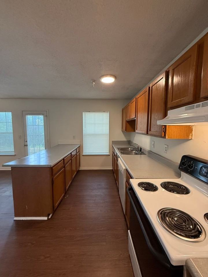 Hillsdale Place - Photo 5 of 23