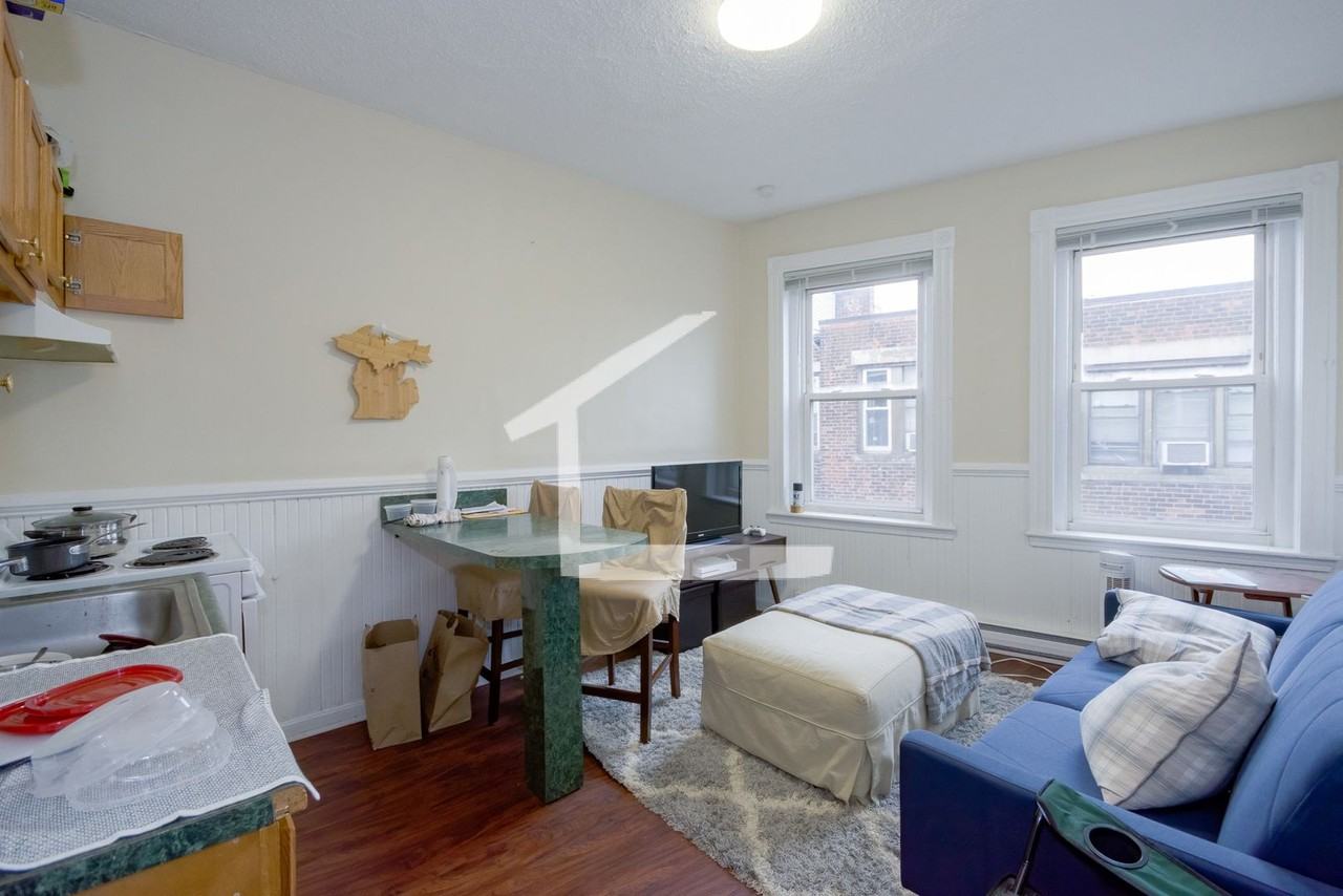 885 Huntington Ave - Photo 4 of 10