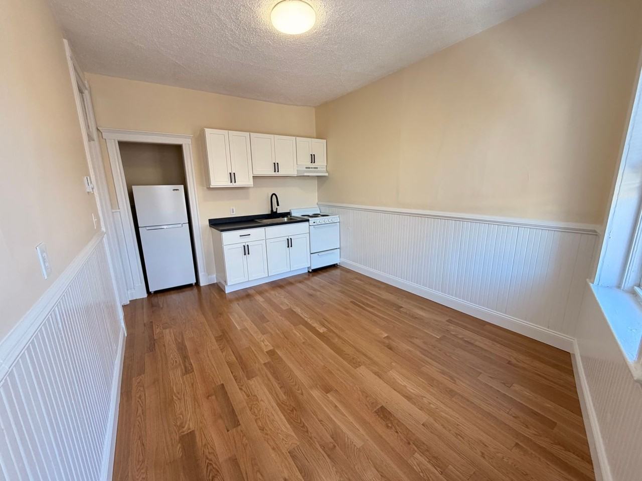 885 Huntington Ave - Photo 3 of 10