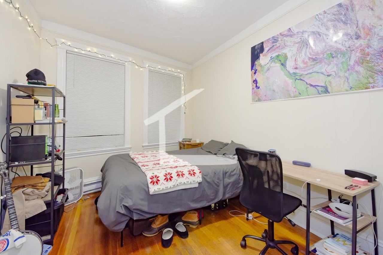 885 Huntington Ave - Photo 6 of 10