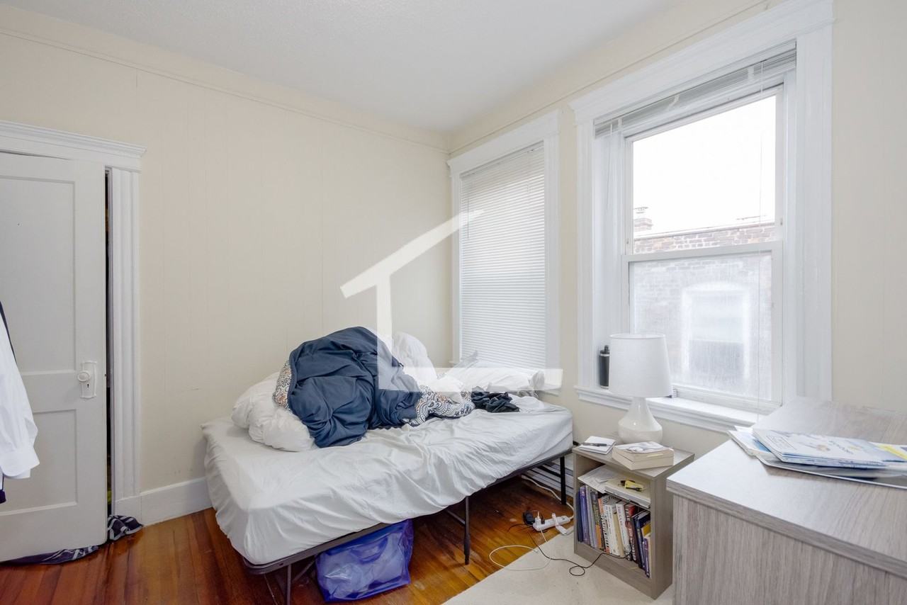 885 Huntington Ave - Photo 7 of 10