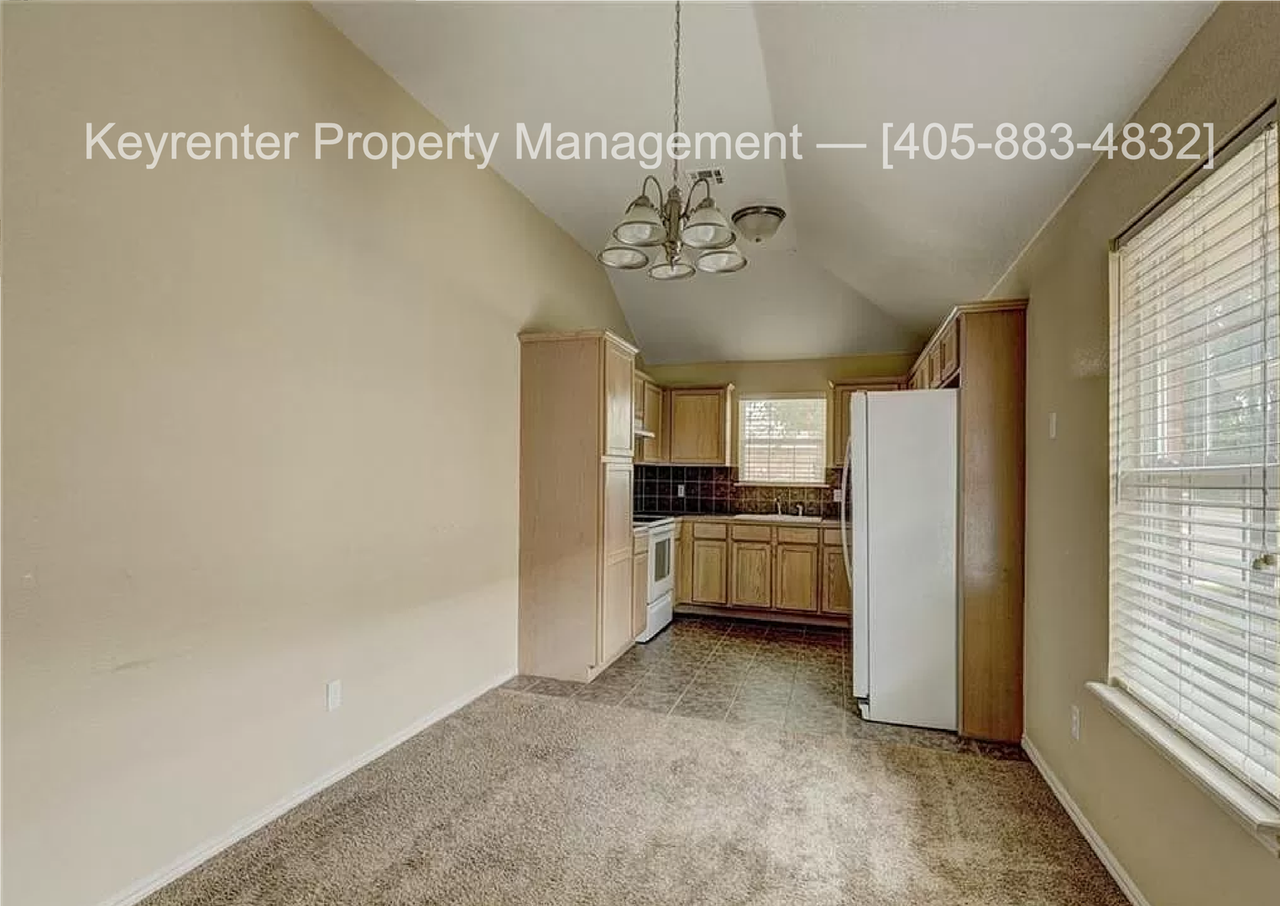 12328 Sw 5th St - Photo 4 of 35