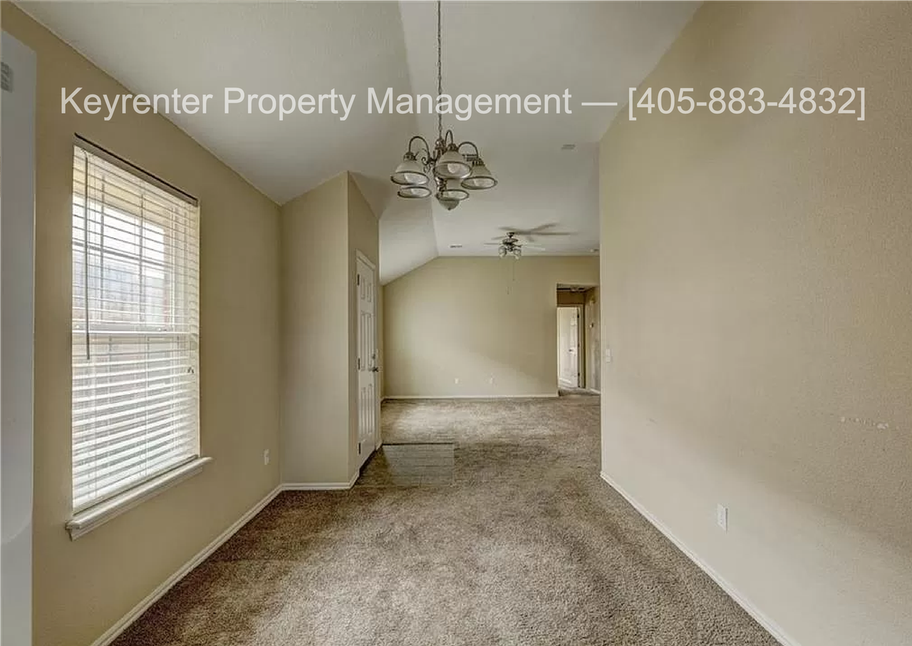 12328 Sw 5th St - Photo 5 of 35