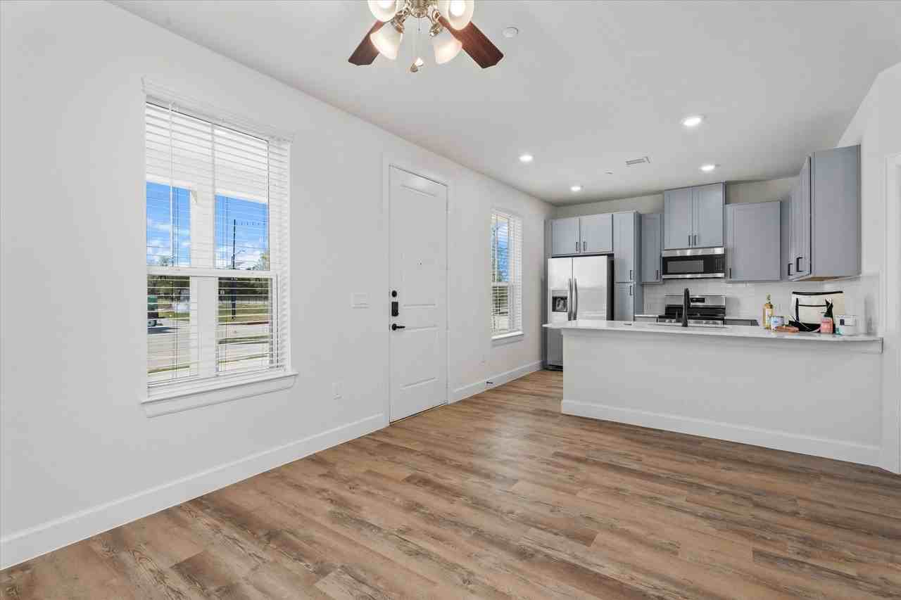 The Cottage Green Baytown - Photo 2 of 50
