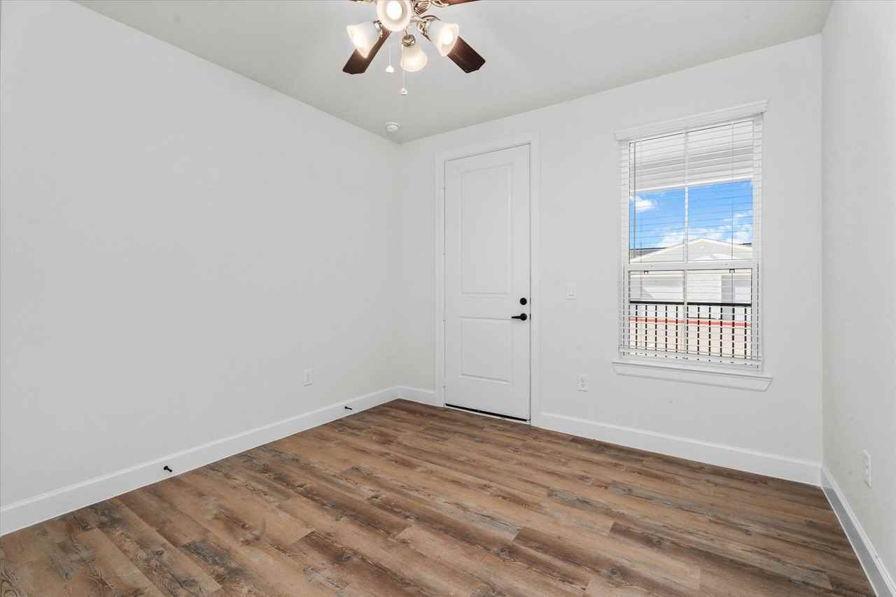 The Cottage Green Baytown - Photo 4 of 50