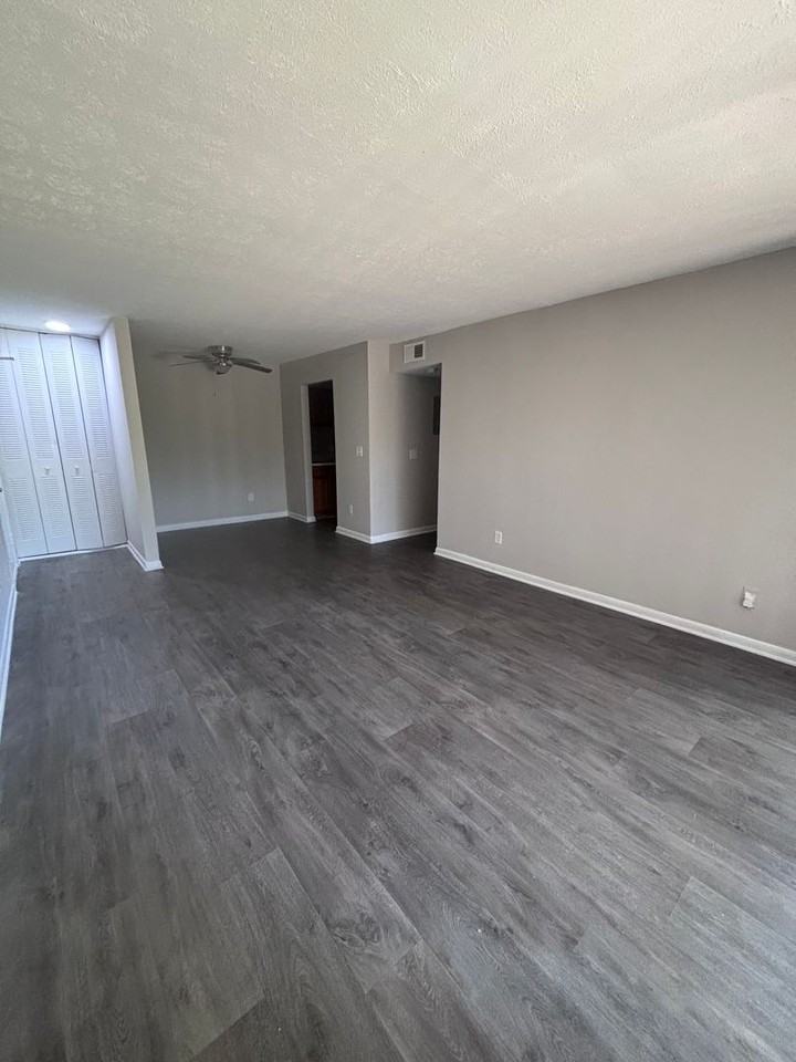 405 Orchard Trace Ln #4 - Photo 5 of 13