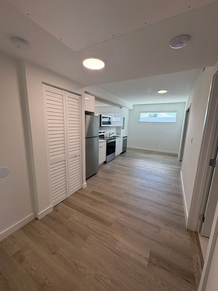 Miami Springs Center - Photo 2 of 10