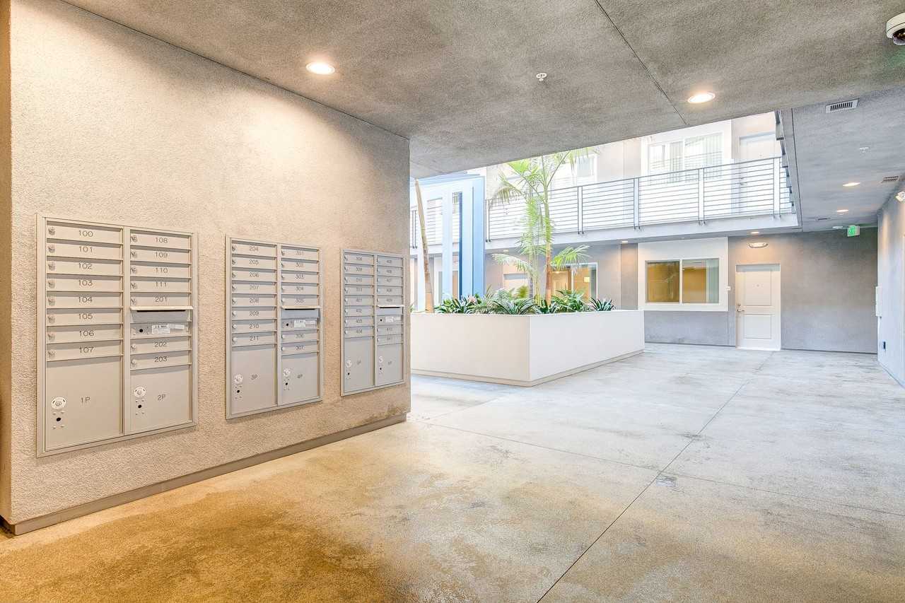 MODERNO North Hollywood - Photo 6 of 50