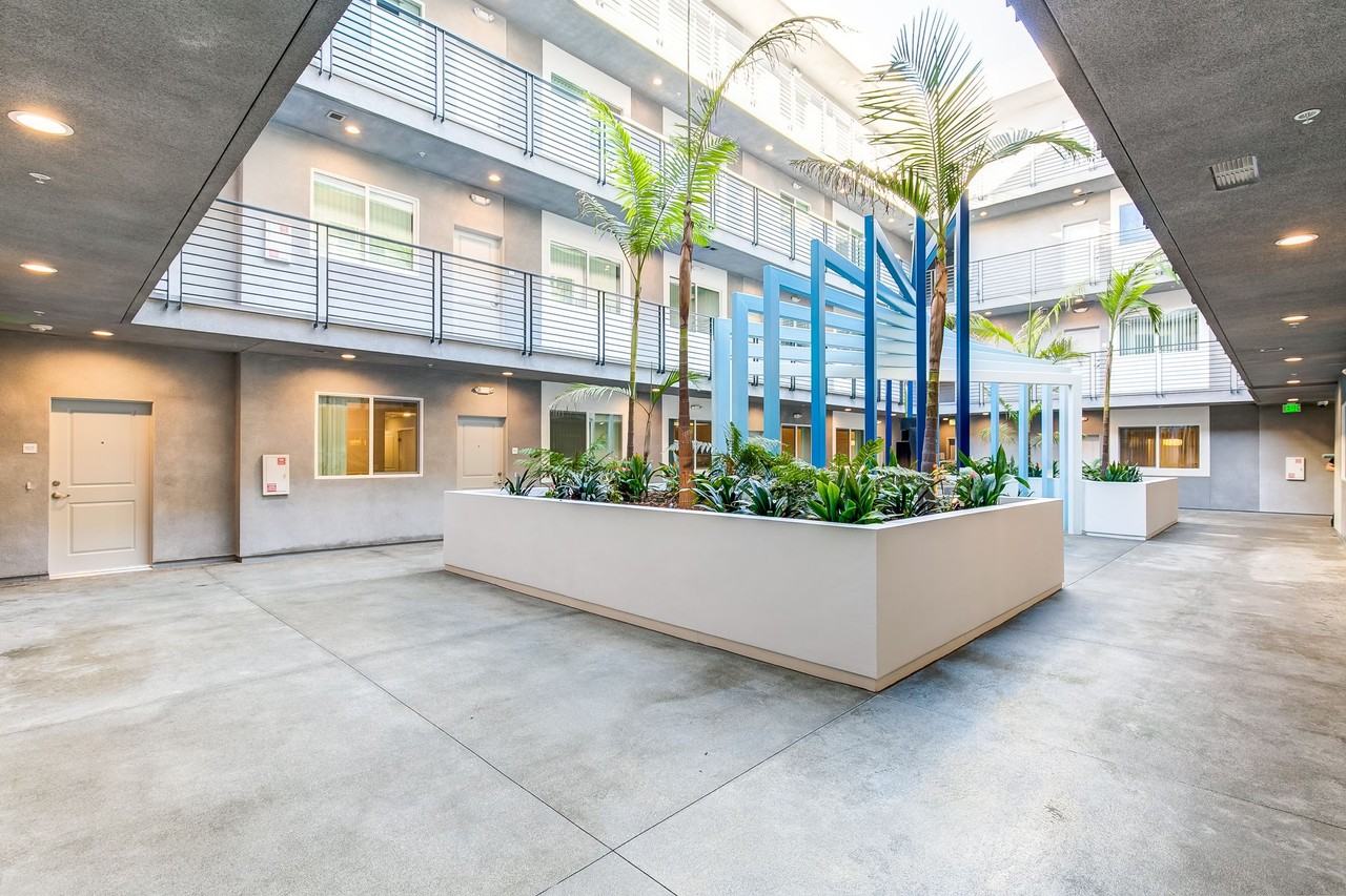 MODERNO North Hollywood - Photo 7 of 50