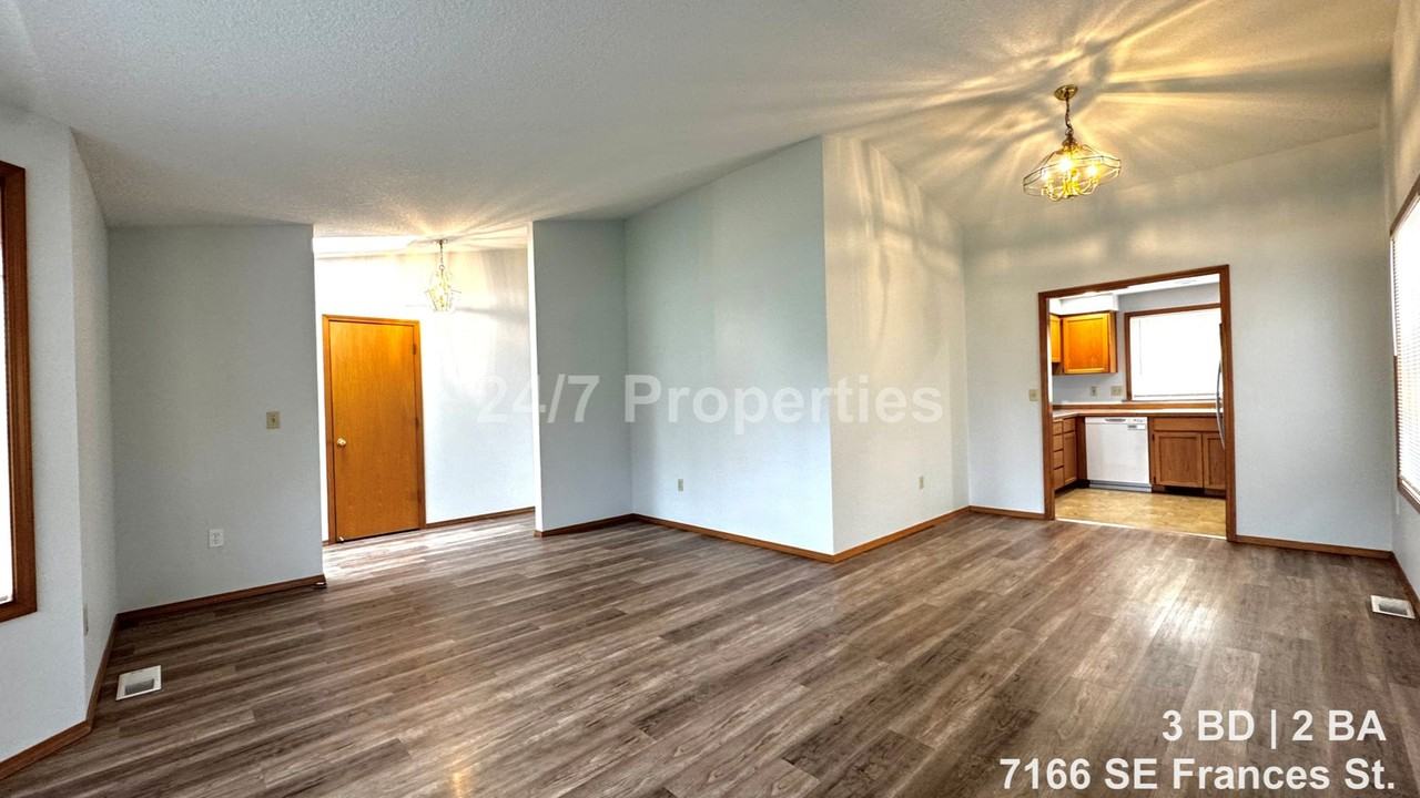7166 Se Frances St - Photo 3 of 16