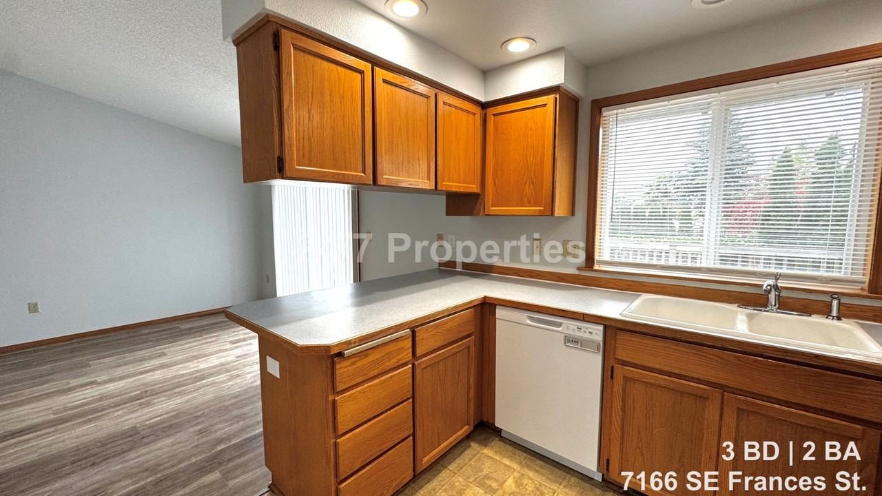 7166 Se Frances St - Photo 5 of 16